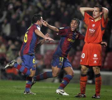 Με το ζόρι η Μπαρτσελόνα πλησίασε στο -6, βρήκε το στόχο ο Μπασινάς, ήττα της Χετάφε