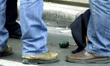 Χειροβομβίδα σε ζαρντινιέρα κοντά στο ΥΠΕΧΩΔΕ εντόπισε η αστυνομία