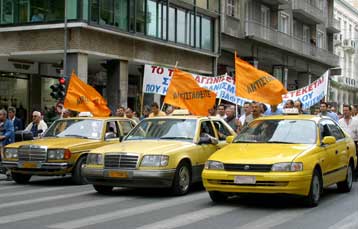 Σε 24ωρη πανελλαδική απεργία οι οδηγοί ταξί την Τετάρτη