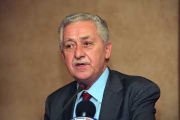 Την προγραμματική ανανέωση του ΣΥΝ προτάσσει ο Φ.Κουβέλης