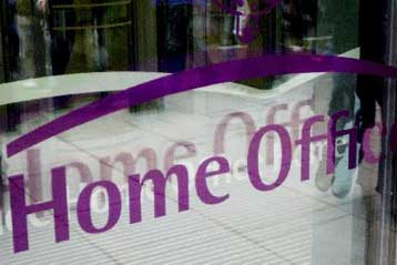 Οδηγός προς δημόσιους υπαλλήλους στη Βρετανία για τη διαφορά Ισλάμ – τρομοκρατίας