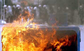 Εχθρός του καλού το καλύτερο, λέει το Μαξίμου για τη στάση της ΕΛ.ΑΣ. στα επεισόδια