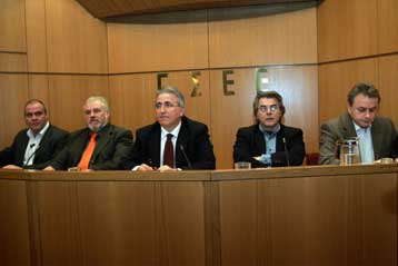 Λύση για ό,τι ταλαιπωρεί τους ασφαλισμένους και απειλεί το ΙΚΑ, ζητεί η ΓΣΕΕ