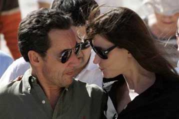 Ο Σαρκοζί παντρεύτηκε την Κάρλα, όμως παίρνει …διαζύγιο από τους Γάλλους