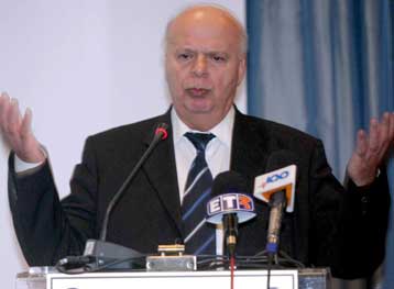 Ο Γιαννάκης θα έπρεπε να πάρει την άδεια της Ομοσπονδίας, εκτιμά ο Βασιλακόπουλος