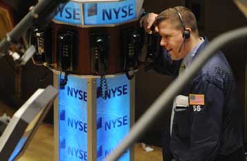 Πτώση στη Γουόλ Στριτ, οριακές απώλειες στα ευρωπαϊκά χρηματιστήρια τη Δευτέρα