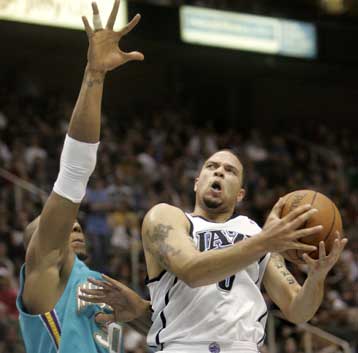 Ένατη σερί νίκη για τους Τζαζ με το εύκολο 110-88 επί των Χόρνετς