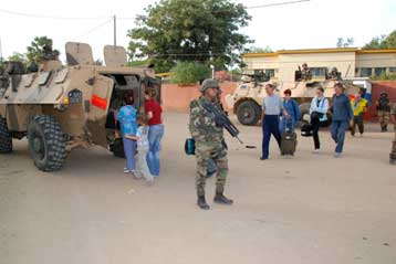 Έτοιμη η Γαλλία να επέμβει στρατιωτικά στο Τσαντ εάν χρειαστεί, λέει ο Ν.Σαρκοζί
