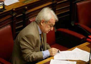 Από πλημμέλημα σε κακούργημα μετατρέπεται η δωροδοκία