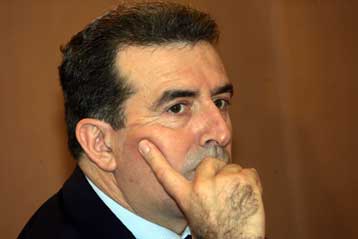 Αδυναμία διακυβέρνησης διαπιστώνει το ΠΑΣΟΚ με επισκέψεις του σε υπουργεία