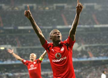 Τενοντίτιδα ο Ζούλιο Σέζαρ, επιστροφή Μπελούτσι στον Ολυμπιακό