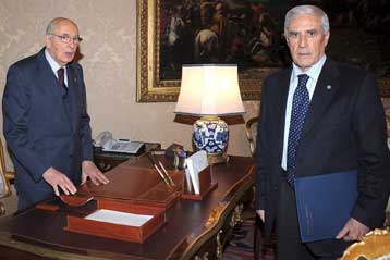 Τη διάλυση των βουλευτικών σωμάτων ανακοινώνει την Τετάρτη ο Ιταλός πρόεδρος