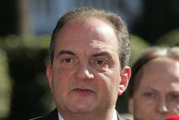 Ο δρόμος για ΕΕ και ΝΑΤΟ περνά από την ονομασία, διαμηνύει στην ΠΓΔΜ ο Κ.Καραμανλής