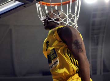 Χωρίς τον Τέρι κόντρα στον Ολυμπιακό ο Αρης, «αντίο» στον Καστλ