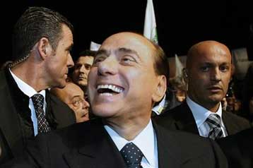 Πρόωρες εκλογές τον Απρίλιο στην Ιταλία, τα… κατάφερε ο Σίλβιο Μπερλουσκόνι