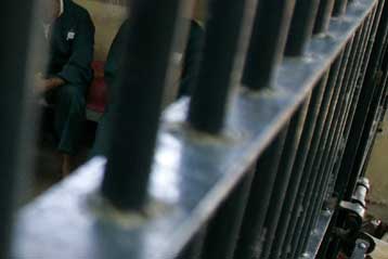 Συλλήψεις και βασανισμούς φορέων του AIDS στην Αίγυπτο καταγγέλλει η HRW