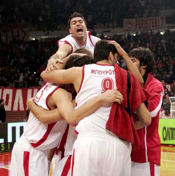 Αιώνια «σύγκρουση» Παναθηναϊκού και Ολυμπιακού στον τελικό