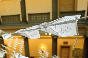 Χάρτινες σαΐτες θα πετάξουν από το Διάστημα στη Γη