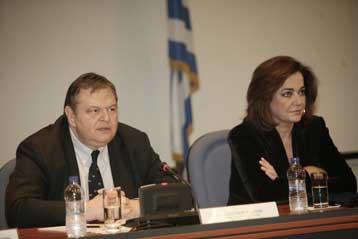 Τις δράσεις του ΥΠΕΞ κατά της παράνομης διακίνησης παιδιών παρουσίασε η Ντ.Μπακογιάννη