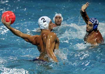 Και μαθηματικά δεύτερος ο Εθνικός, σωτήρια νίκη για τα Χανιά, Ολυμπιακός 17-3 τον ΠΑΟ