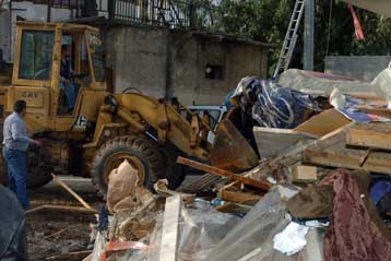 Από τον καταυλισμό μεταναστών ξεκίνησαν οι κατεδαφίσεις στην Πάτρα