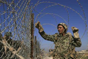 Προστατευτικό «τείχος» στα σύνορα με την Αίγυπτο υψώνει το Ισραήλ