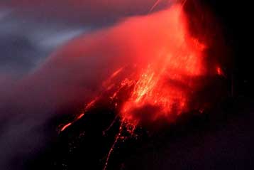 Πέντε νεκροί από το νέο ξέσπασμα του ηφαιστείου Τουνγκουράου στον Ισημερινό