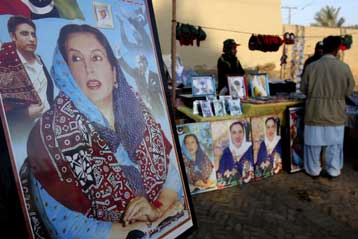 Συλλήψεις άλλων δύο ατόμων στο Πακιστάν για εμπλοκή στη δολοφονία της Μπούτο