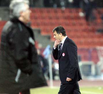 Να είναι δυνατότεροι από ποτέ ζήτησε ο Λεμονής από τους παίκτες του