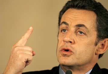 Μέτρα ενίσχυσης των υποβαθμισμένων προαστίων εξήγγειλε ο Ν.Σαρκοζί