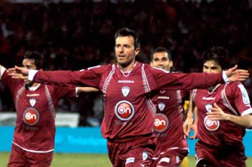 Ντεμπούτο όνειρο για Ζουράφσκι και νίκη της Λάρισας με 1-0 επί των δέκα της ΑΕΚ