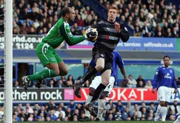 Σημαντικές νίκες για Έβερτον, Πόρτσμουθ, Τότεναμ σε αναμονή των κυριακάτικων ντέρμπι