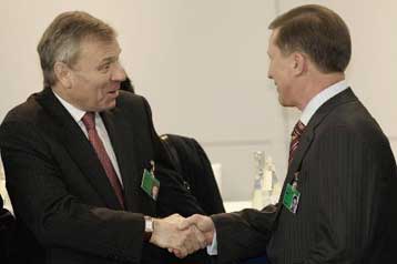 Η Ρωσία δεν θέλει «ανοιχτή αντιπαράθεση» με τις ΗΠΑ, λέει ο Σεργκέι Ιβανόφ