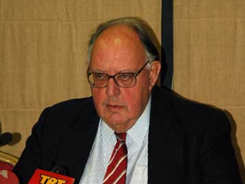 Το ΠΑΣΟΚ δεν είναι σούπερ μάρκετ, δήλωσε ο Θ.Πάγκαλος απευθυνόμενος στο ΣΥΝ