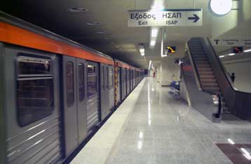 Θετικό αλλά ανεπαρκές το δείγμα από τη λειτουργία του νυχτερινού Μετρό