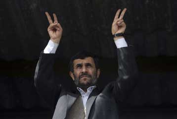 Ανυποχώρητο το Ιράν στη διαμάχη με τη Δύση, διαμηνύει ο Αχμαντινετζάντ