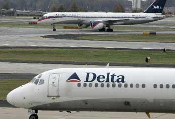 Προς συγχώνευση οδεύουν οι αεροπορικές Delta Air Lines και Northwest
