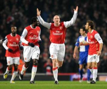 Με 2-0 επί της Μπλάκμπερν η Αρσεναλ ξέφυγε πέντε βαθμούς από την Μάντσεστερ Γ.