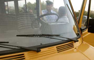 Σχολικά λεωφορεία με πλαστές άδειες εντόπισε η Νομαρχία Ανατολικής Αττικής