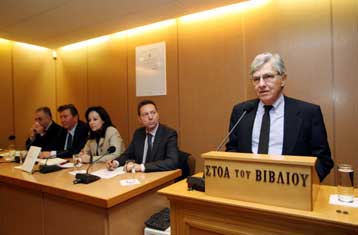 «Το ασφαλιστικό ως ορφανό της πολιτικής ζωής» παρουσίασε ο Τάσος Γιαννίτσης