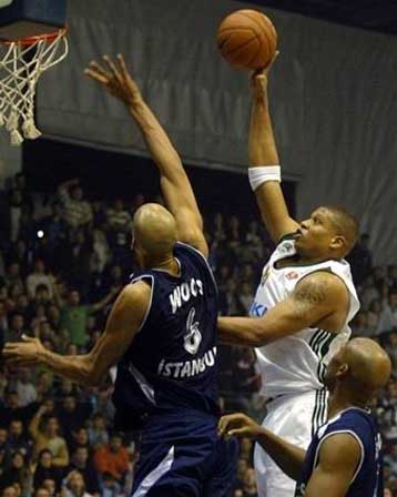 Προβλημάτισε στην πρεμιέρα των «16» ο Παναθηναϊκός και ηττήθηκε 74-64 από την Εφές