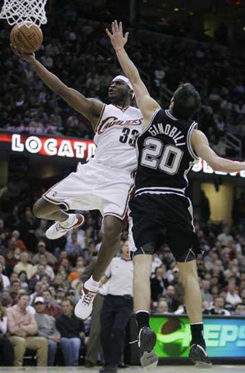 Το ξέσπασμα των Σπερς και το κόλλημα στην ανταλλαγή του Κιντ στο Ντάλας