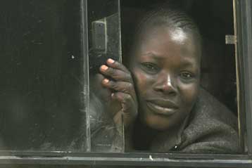 Συμφωνία για ειρήνευση και Σύνταγμα από τις αντίπαλες παρατάξεις στην Κένυα