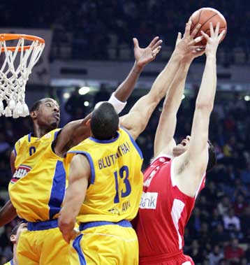 Τρίτωσε το κακό στην πρεμιέρα του Top 16, ήττες και για Αρη, Ολυμπιακό