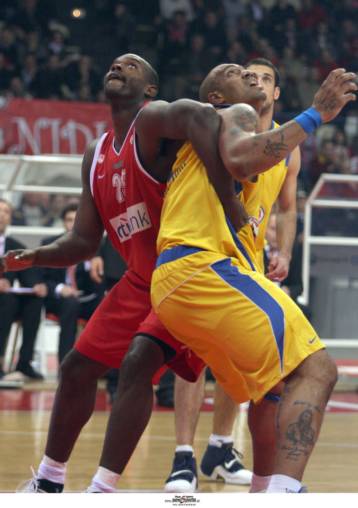 Νωρίς το πρώτο λάθος του Ολυμπιακού, έχασε 75-67 από την Μακάμπι