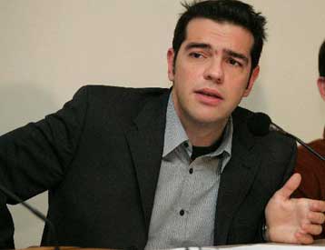 Πτώση του δικομματισμού και άνοδο του ΣΥΡΙΖΑ δείχνει και νέα δημοσκόπηση