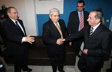 Σε ήπιους τόνους το «ντιμπέιτ» στην Κύπρο με θέμα το Κυπριακό