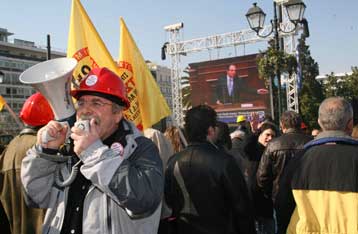 Σε αγωνιστική ετοιμότητα τα συνδικάτα μετά τη συζήτηση στη Βουλή