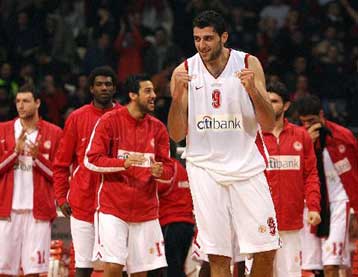 Αισιόδοξος ο Μπουρούσης εν όψει Παναθηναϊκού, ετοιμοπόλεμος ο Ματσιγιάουσκας