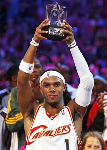 Εκπληκτικό ρεκόρ από τον Γκίμπσον στο 136-109 των δευτεροετών επί των ρούκι